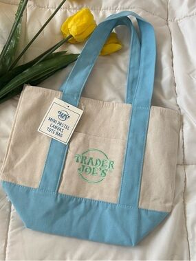 ꨄ︎ Trader Joe Tote Bag NWT